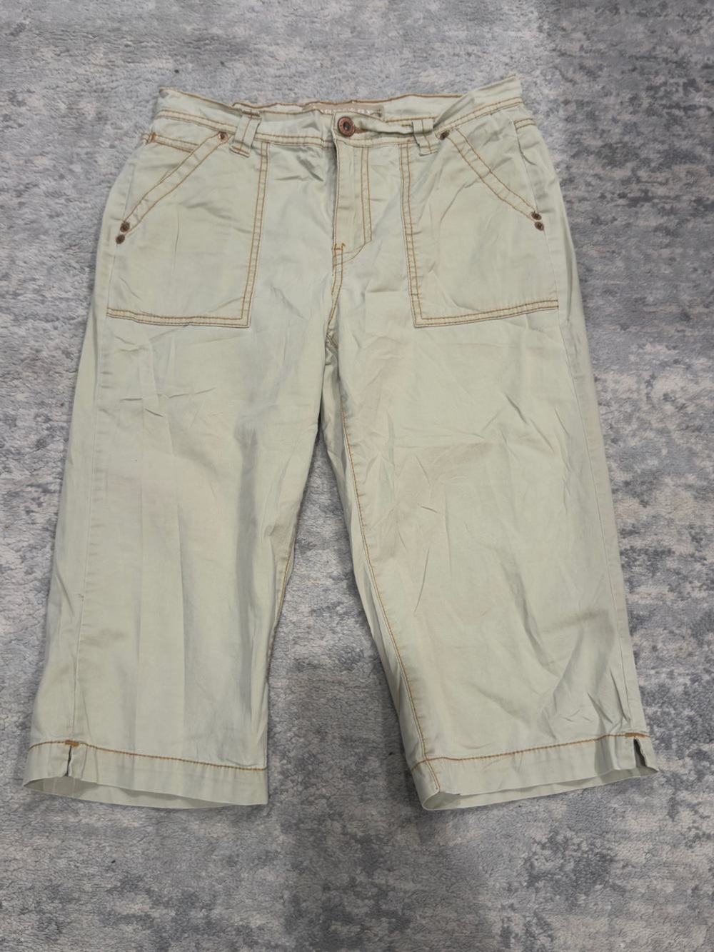 Women’s Y2K Light Cream Casual Capris